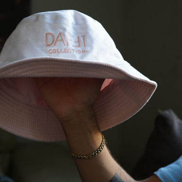 White daffi hat